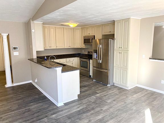 4th image of 410 Stallings Ct