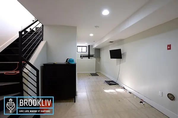 Rented by null | media 8