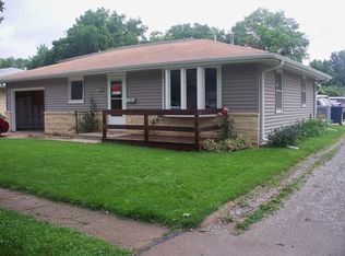 332 Roberts St, Seward, NE 68434
