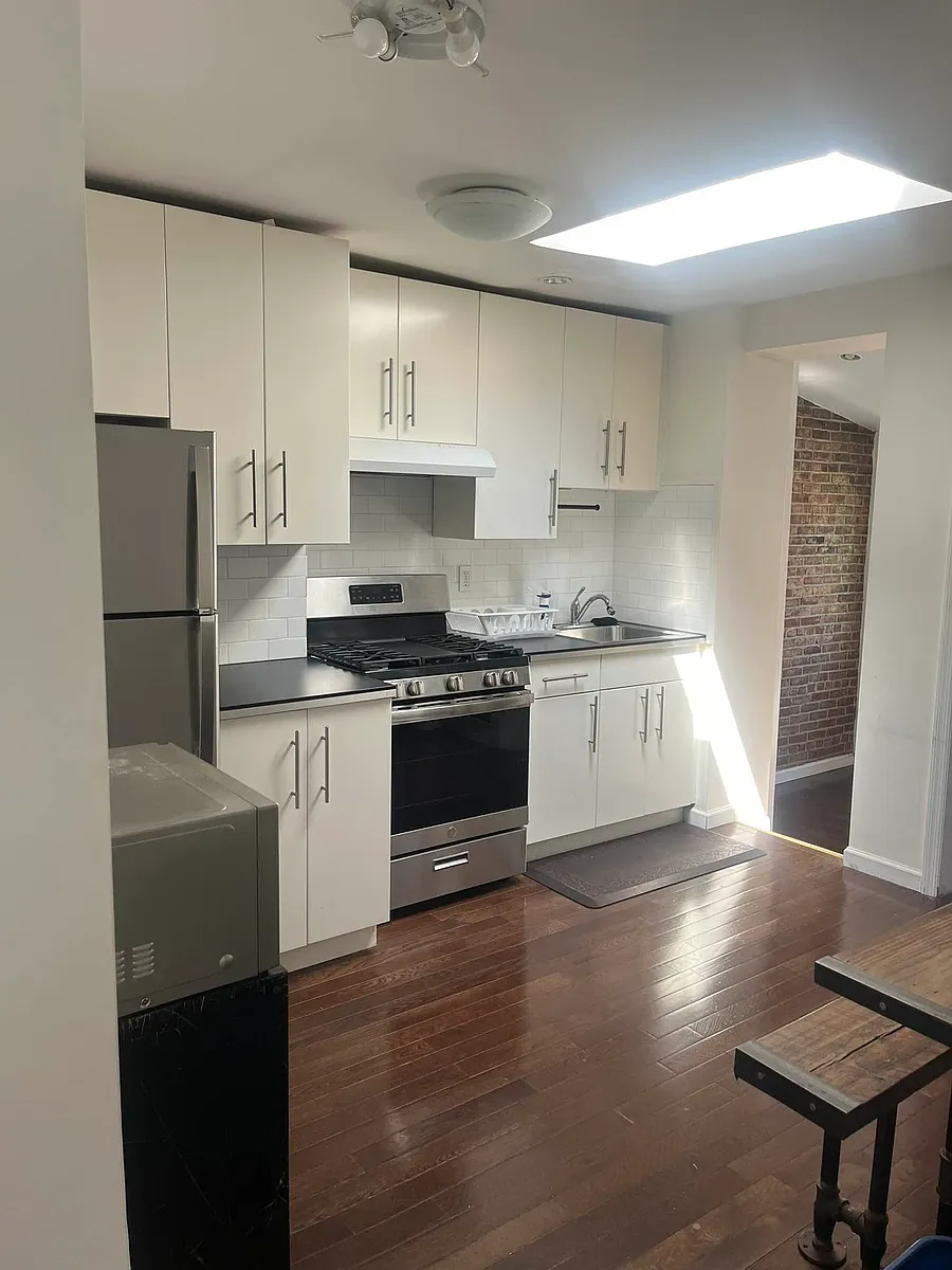 Building Photo - 178 Graham Ave #3