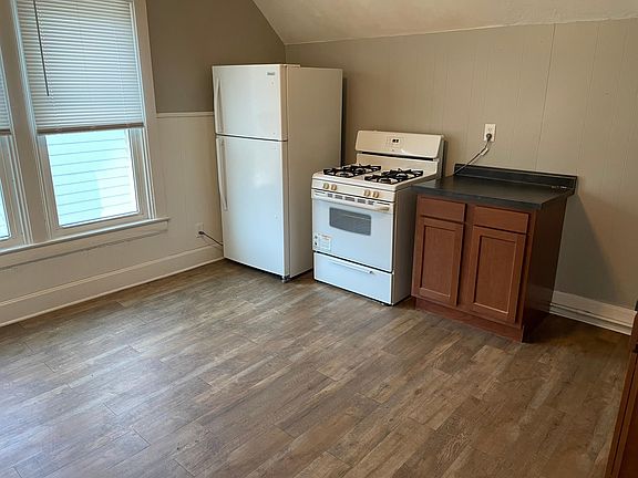 2nd image of 503 Forest St N #2