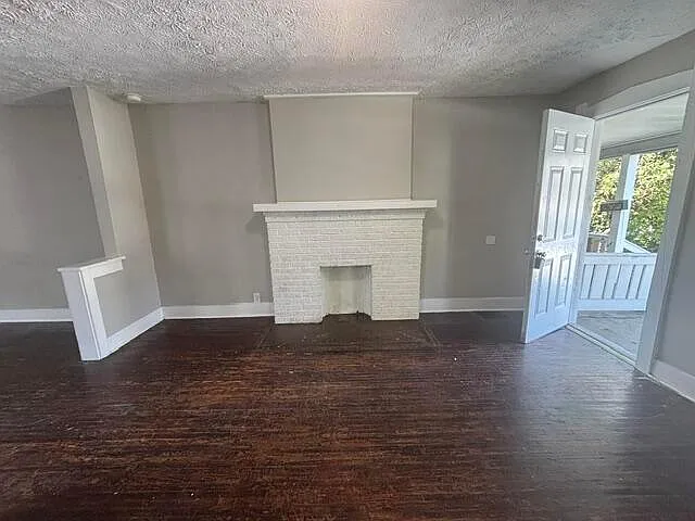 3 bed, 1.0 bath, 2288 sqft, $1,300 — Photo 2