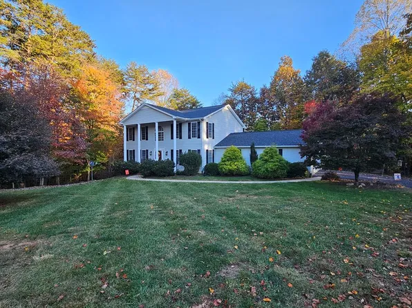 200 Foxberry Ln, Danville, VA 24541