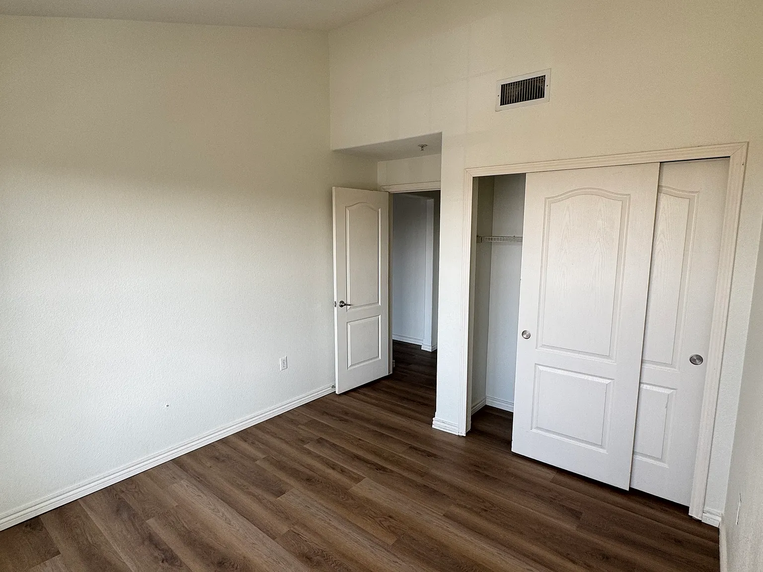 2 bed, 944 sqft, $1,850 — Photo 4