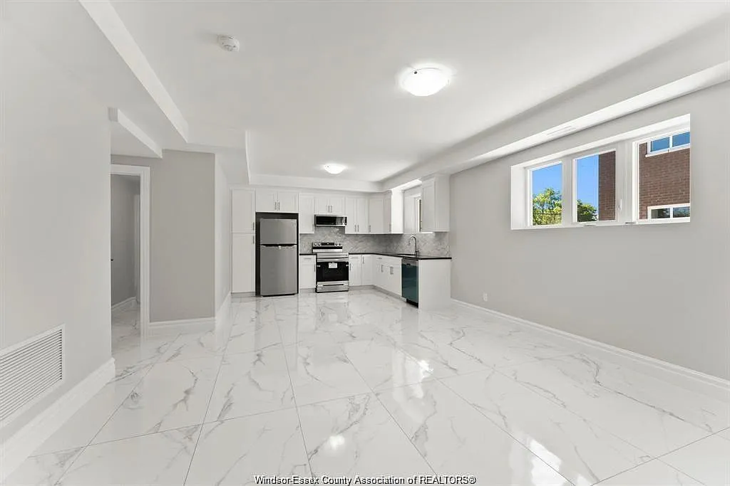 3 bed, 1200 sqft, $2,250 — Photo 4