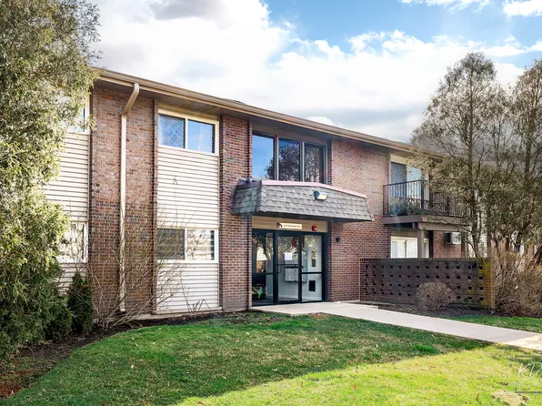 4515 Blackhawk Ln APT 201, Lisle, IL 60532