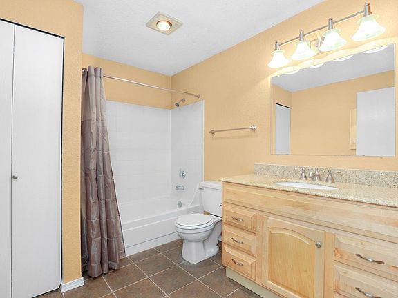 3rd image of 9474 Redmond Woodinville Rd NE APT A204