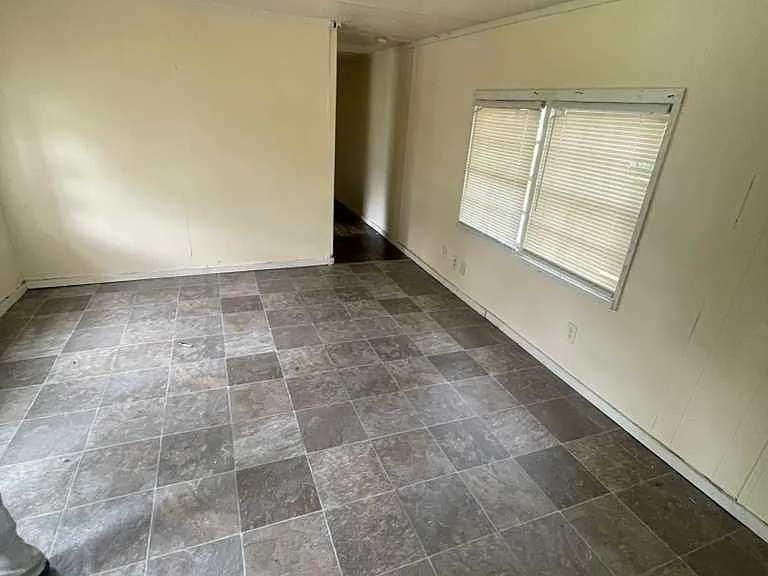 128 Hodges Ave — Photo 2