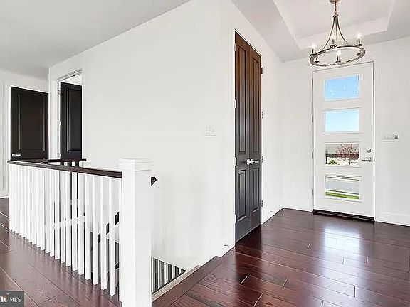 4th image of 410 W Walter Ave