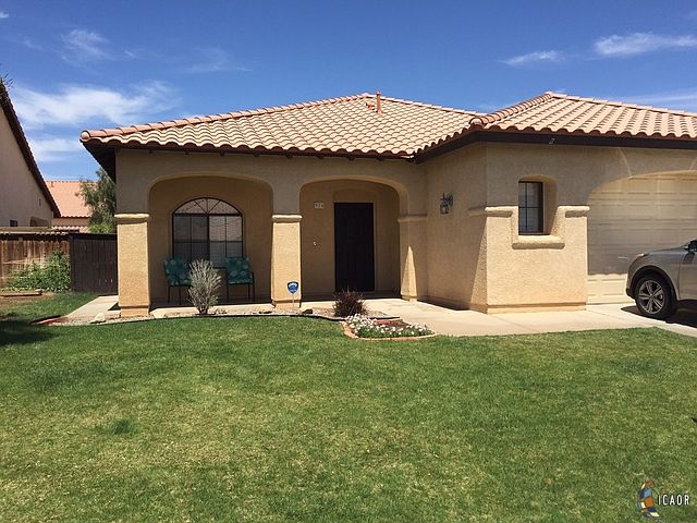 1st image of 974 Jacaranda Dr
