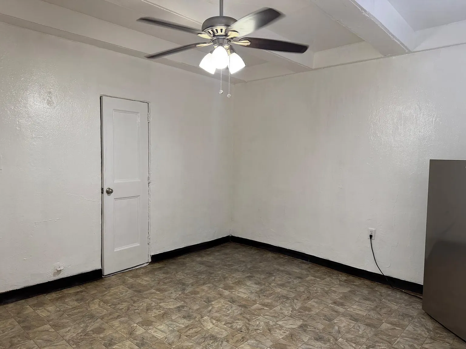 Studio, 210 sqft, $600 — Photo 3