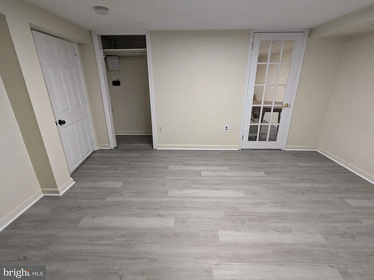 21 Steinway Ave — Photo 32