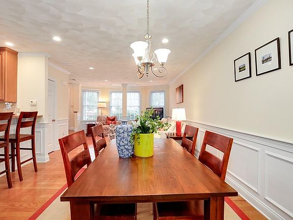 4th image of 215 Harvard St #6