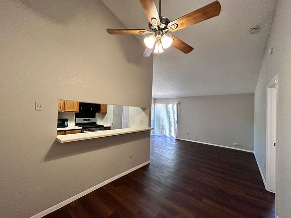 4th image of 2112 Cedar Bend Dr #B