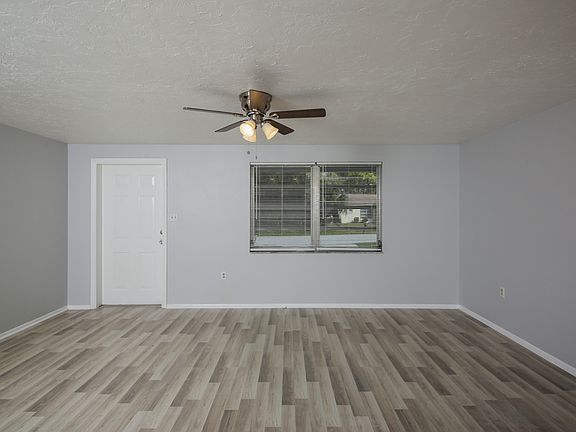 5th image of 20425 Emerald Ave