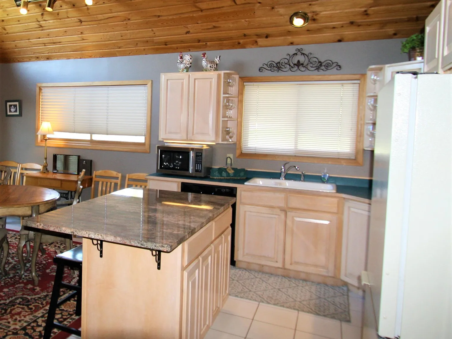 77 Fox Hollow Rd — Photo 3