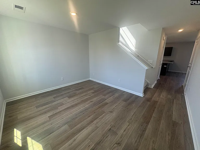 3080 Hallsdale Dr — Photo 2