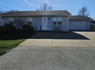 1212 Hospital Rd, Silvis, IL 61282