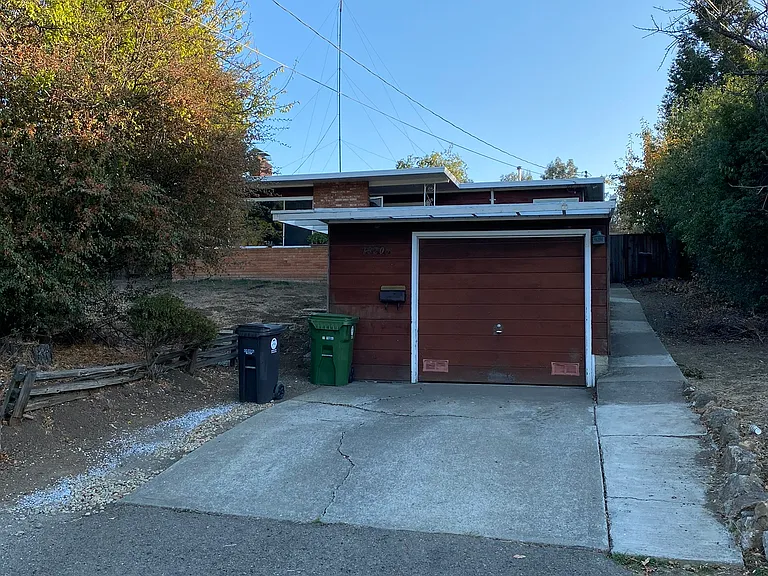 18206 Crest Ave — Photo 4
