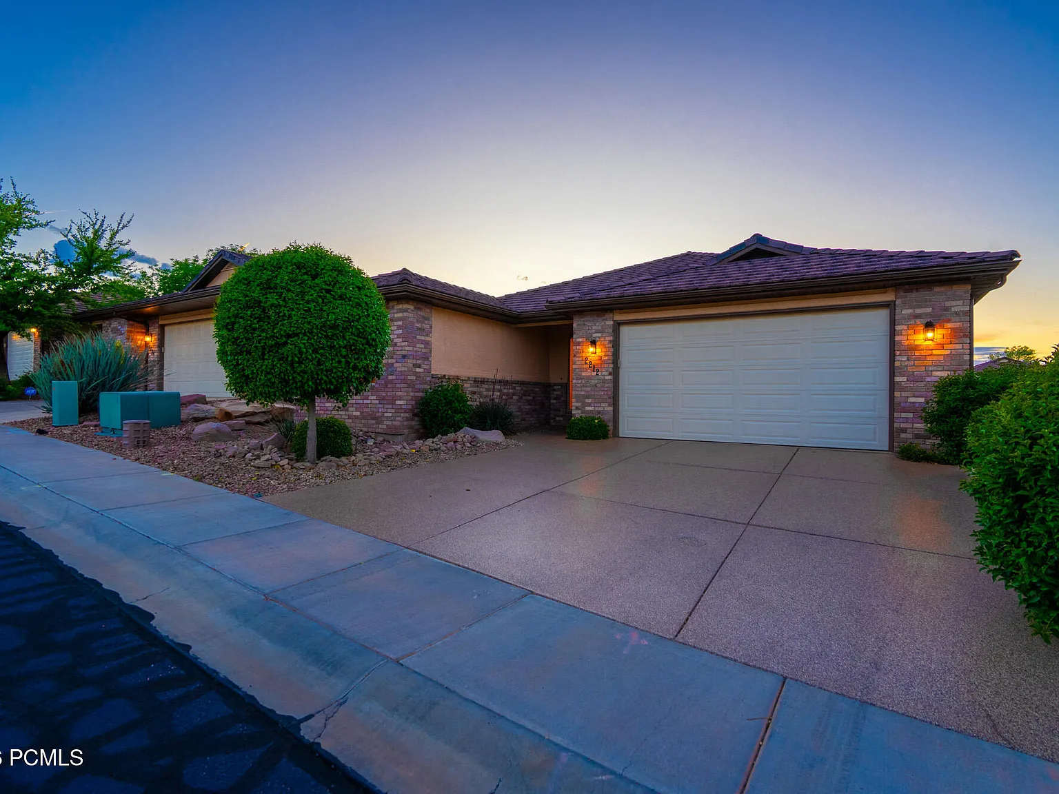 3 bed, 2.0 bath, 1843 sqft, $2,995 — Photo 1