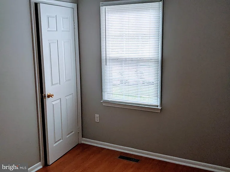 4164 Hamlin Ct — Photo 16