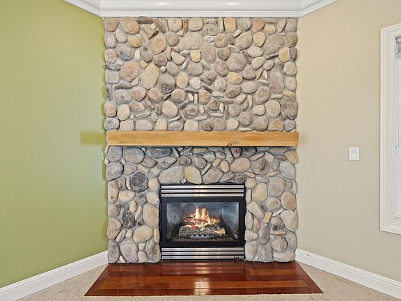 4th image of 20675 Charlotte Ct