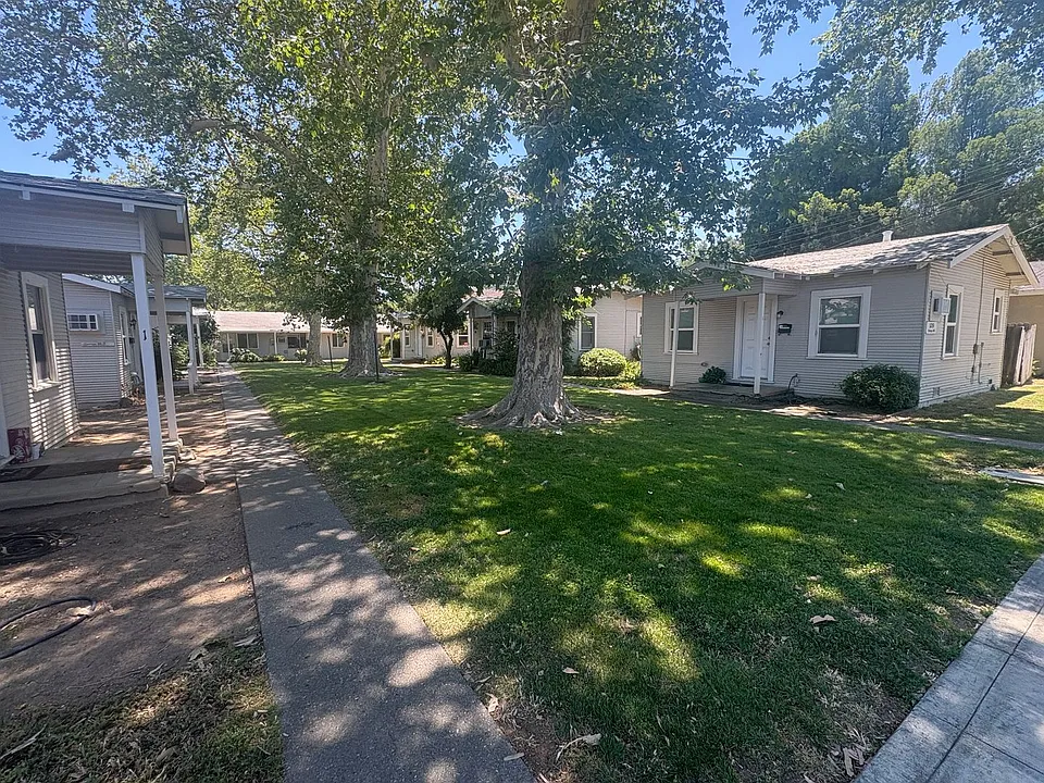 125 College St #1-7