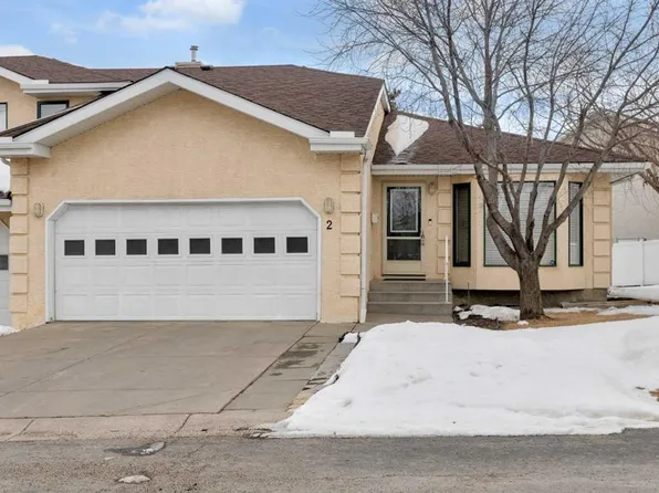 200 Sandstone Dr NW #2, Calgary, AB T3K 4N7