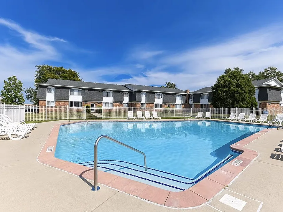 Oakland Mall Apartments