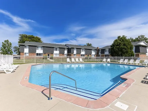 Oakland Mall Apartments