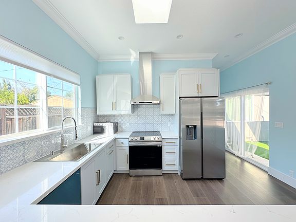 3rd image of 3215 Jade Ave