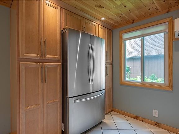 5th image of 81 N Davis St