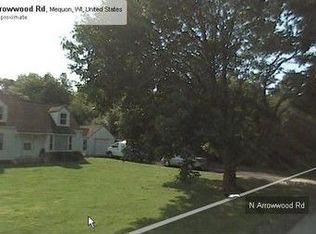 9754-9764 N Arrowwood Rd, Mequon, WI 53092