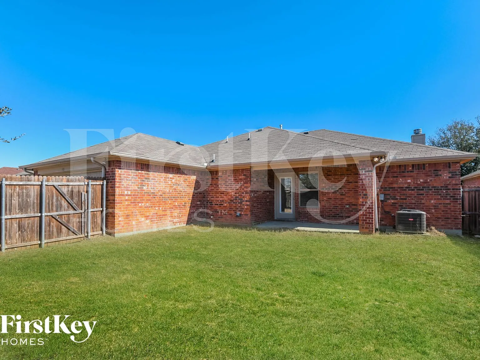 4 bed, 2.0 bath, 1889 sqft, $2,315 — Photo 2