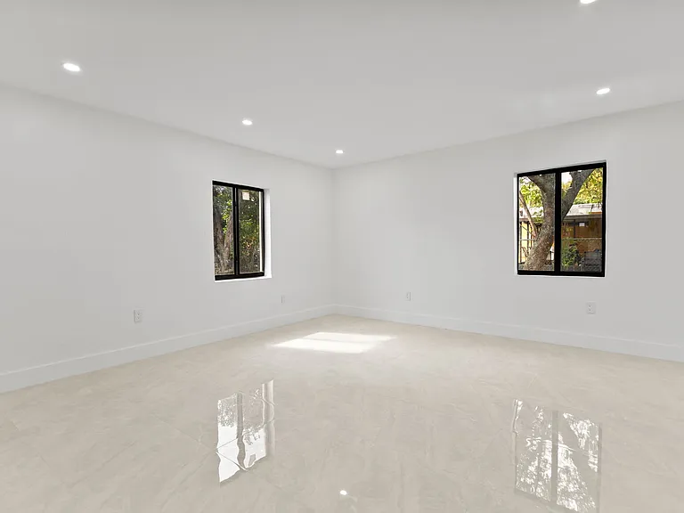 15920 NW 17th Ct — Photo 36