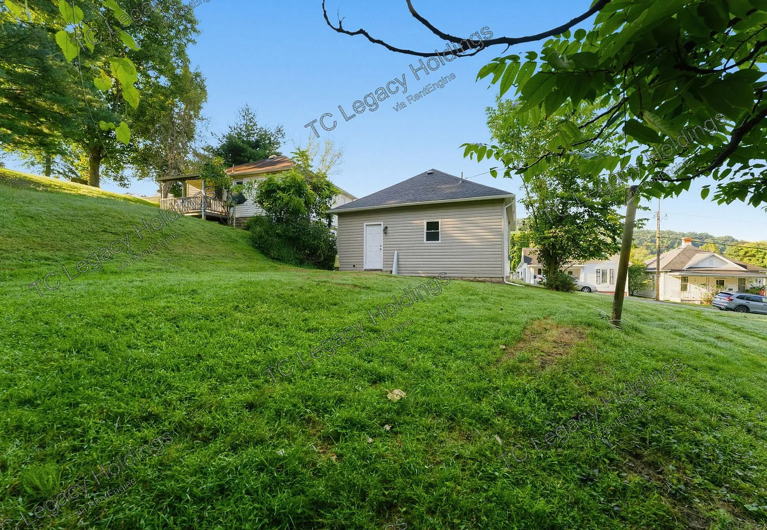 3 bed, 1.0 bath, 740 sqft, $1,150 — Photo 3
