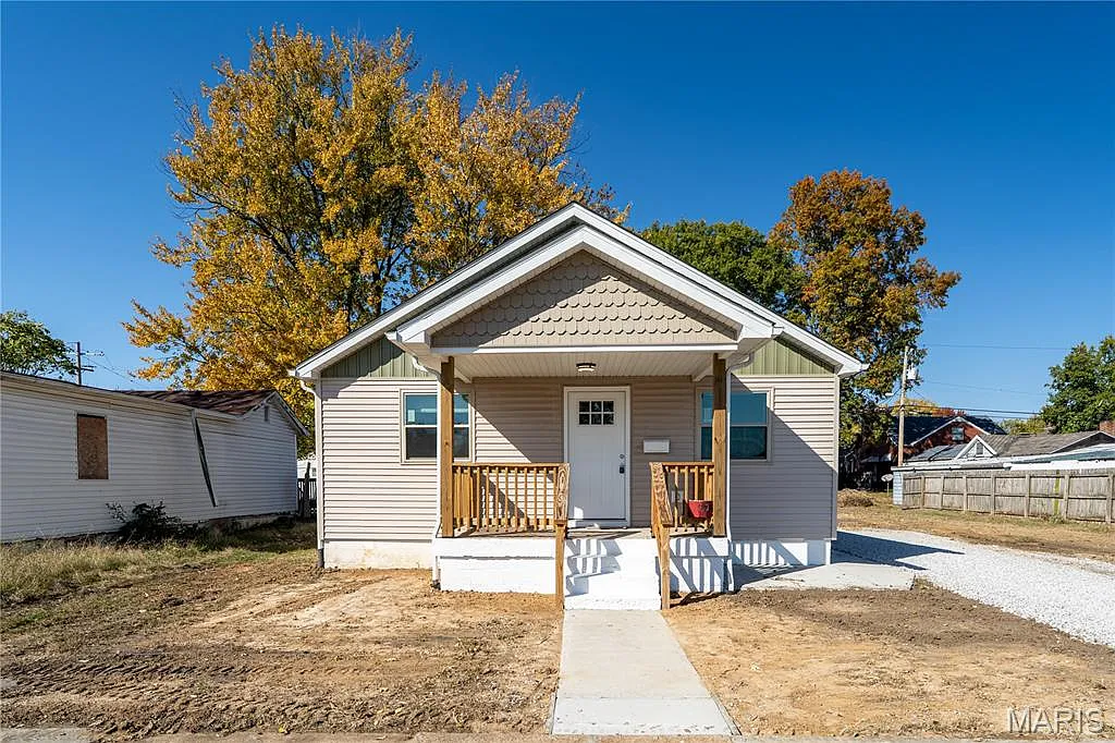 1809 Rhodes St photo 1