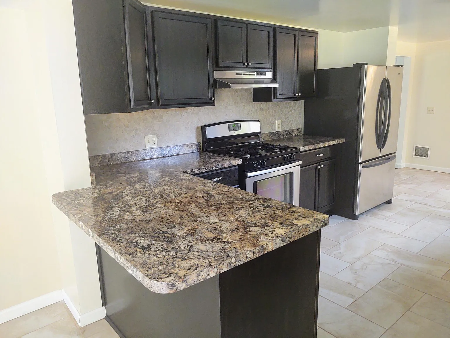 5 bed, 1768 sqft, $3,825 — Photo 3