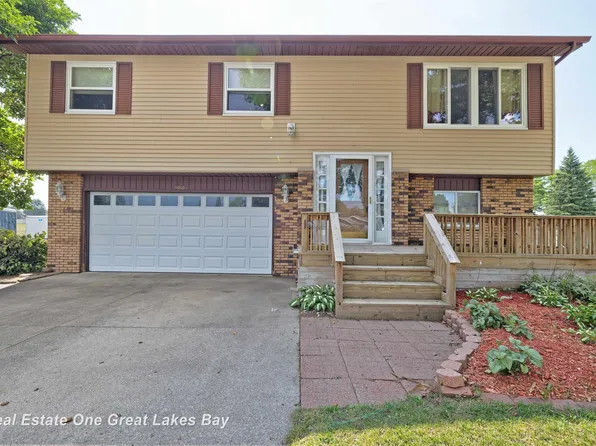 5605 Noreen Dr, Bay City, MI 48706