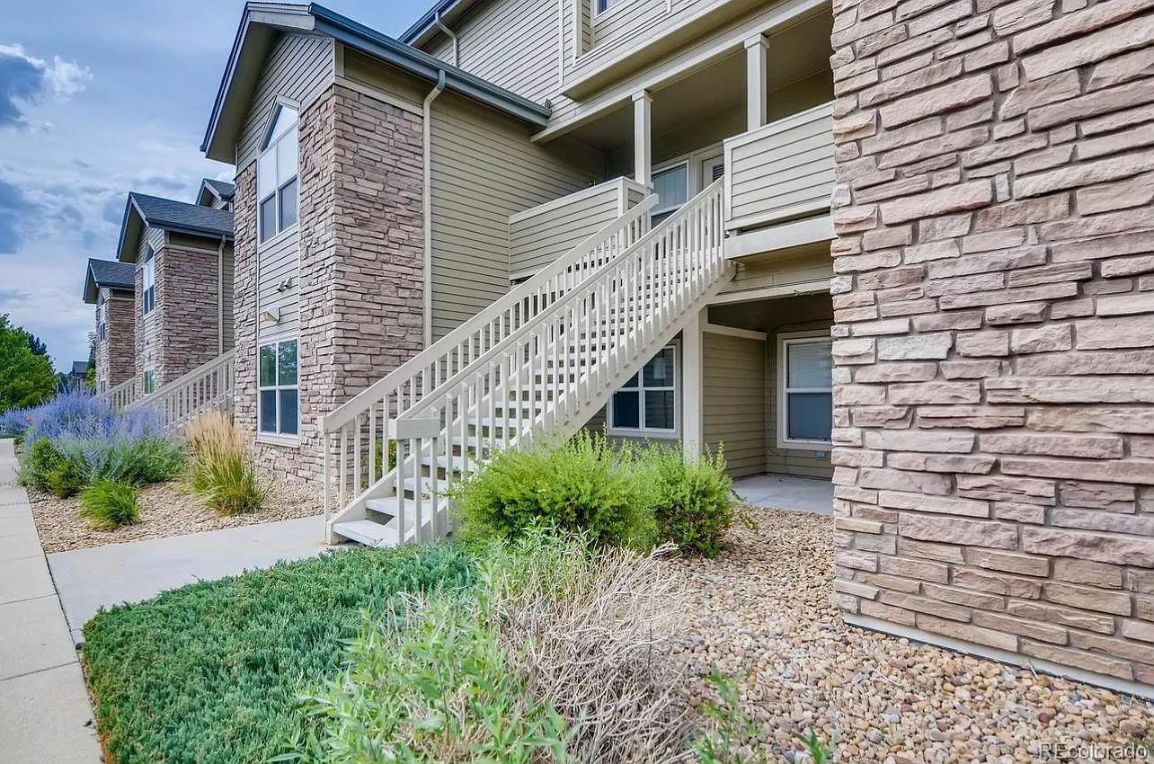 3235 S Walden Ct — Photo 2