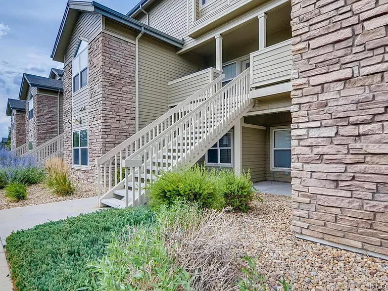 3235 S Walden Ct #H — Photo 2