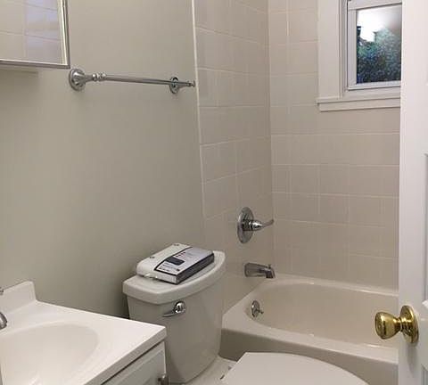 3rd image of 3 Linden Pl APT 1