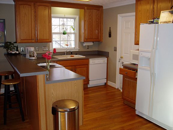 3rd image of 701 W 26th St