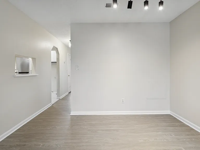 803 Chalk Ct — Photo 12