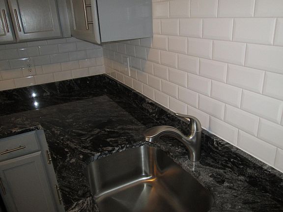 Kitchen granite countertops