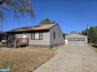 1921 E 31st St, Hibbing, MN 55746