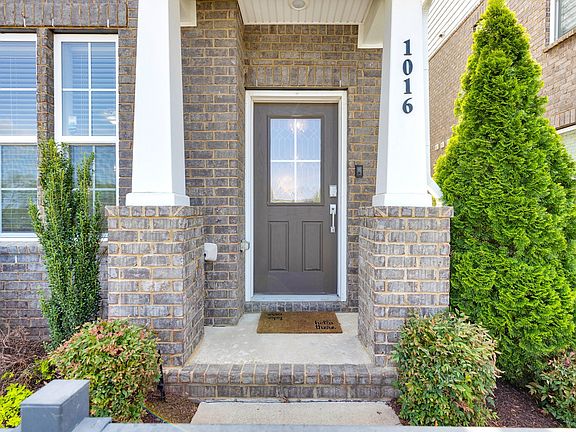 4th image of 1016 Henley Pvt Ln
