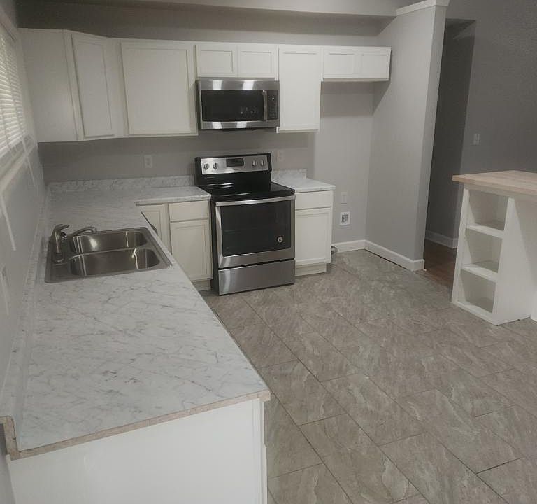 1st image of 8600 Everett St