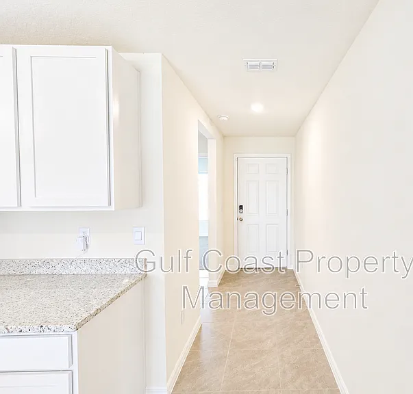 10642 Chippewa Dr — Photo 2