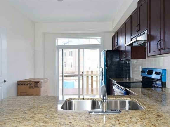 3rd image of 6 Harper Hill Dr